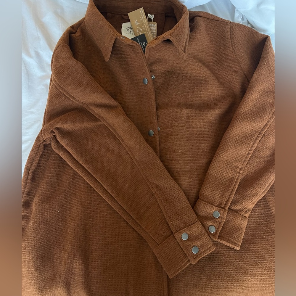 New with tags, shacket. Gorgeous colour, warm! On the heavier side. XL.